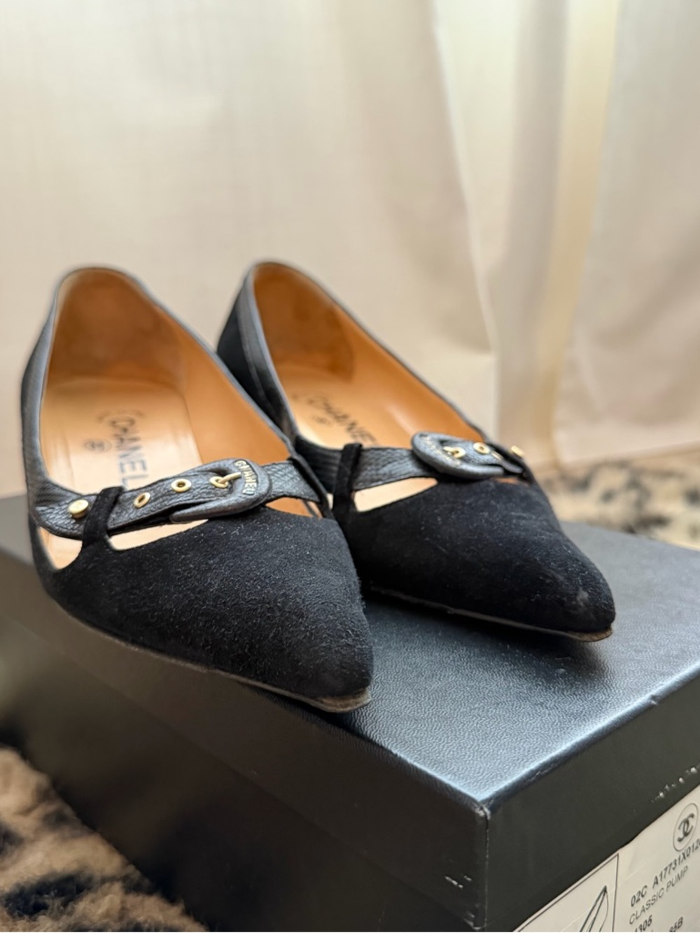 CHANEL Black Pointed Toe Kitten Heels size 37.5 black and gold - Picture 7 of 13